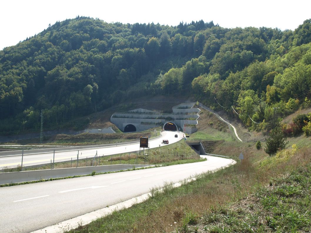 North Input of Sinard Tunnel - Looking South - 
Global view with tube for access to the lake 