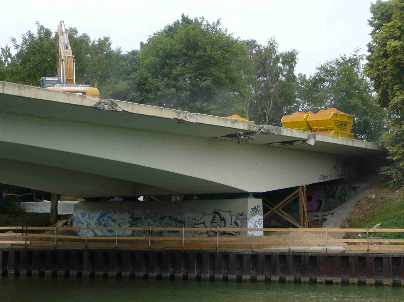 Dinslakener Strasse Bridge 