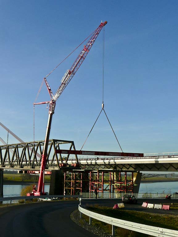 Alte Rheinbrücke Wesel die Traggerüste werden montiert 28 November 2011 