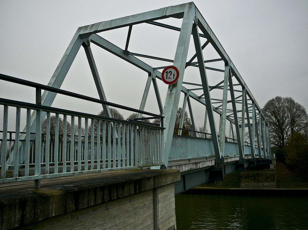 Flaesheimer-Stifts Brücke N.438 km 48,686 