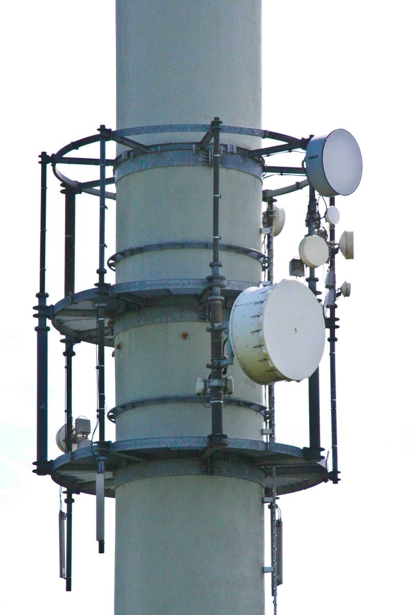 Funkturm Melchenberg Einst mitlitärisch genutzter Sendeturm aus Stahlbeton 