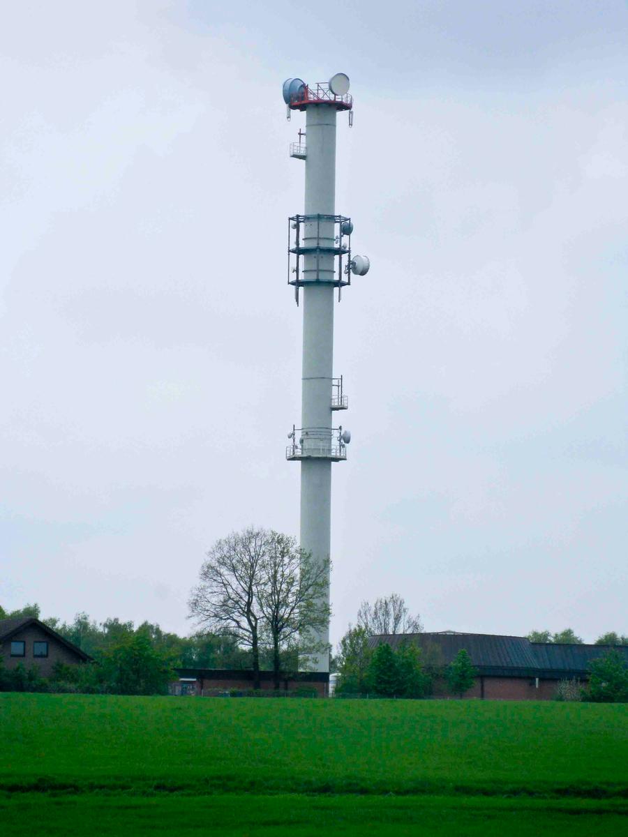Funkturm Melchenberg Einst mitlitärisch genutzter Sendeturm aus Stahlbeton 