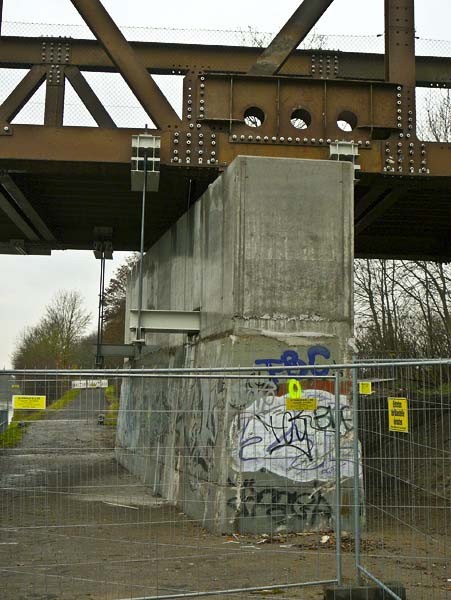 Krudenberger Landstr. Brücke WDK-km 12,240_Die Behelfsbrücke in Hünxe ist fertig und befahrbar 