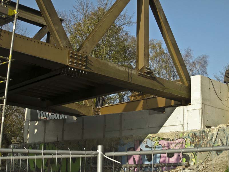 Krudenberger Landstr. Brücke WDK-km 12,240_Fertigstellung der Behelfsbrücke 