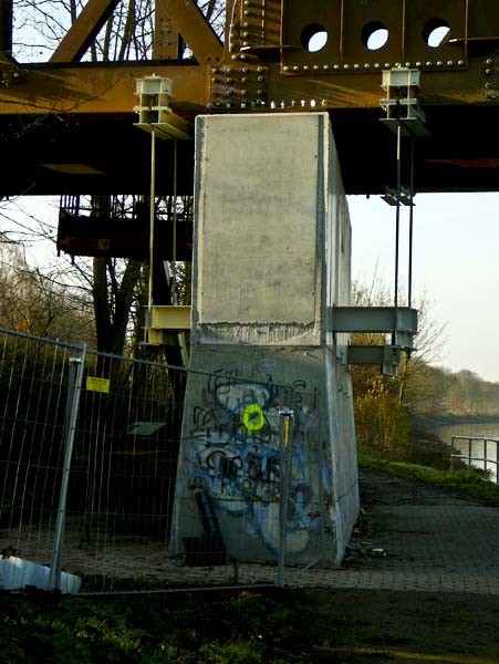 Krudenberger Landstr. Brücke WDK-km 12,240_Fertigstellung der Behelfsbrücke 