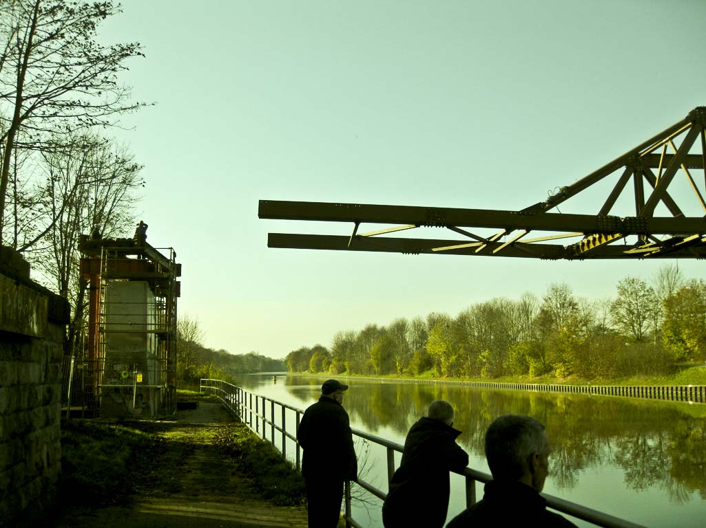 Krudenberger Landstr. Brücke WDK-km 12,240_Verschieben der Behelfsbrücke 