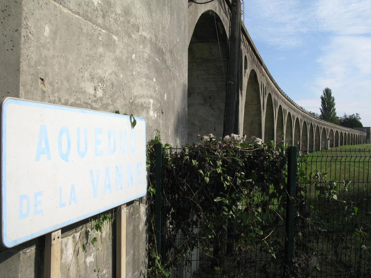 Pont-sur-Yonne Aqueduct 