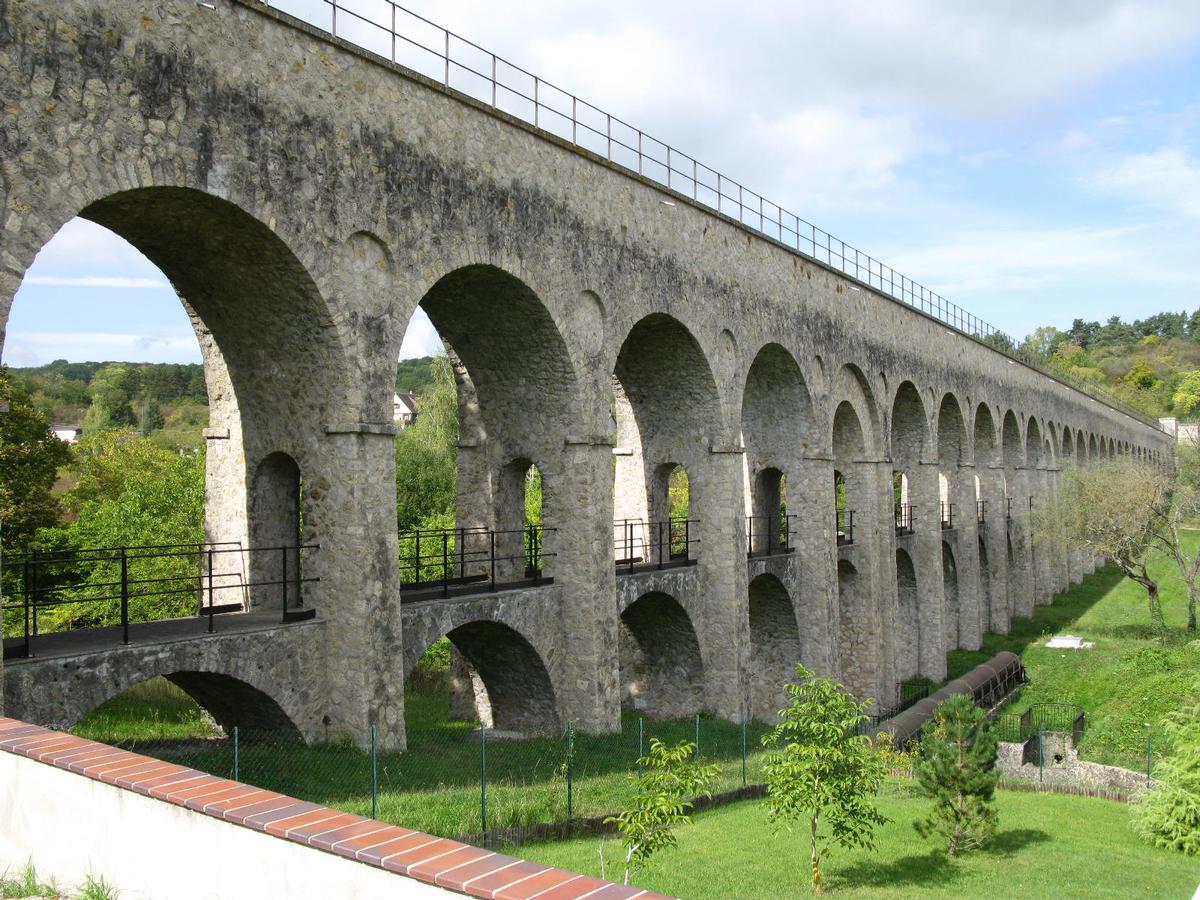 Aqueduc de Pont-sur-Yonne 