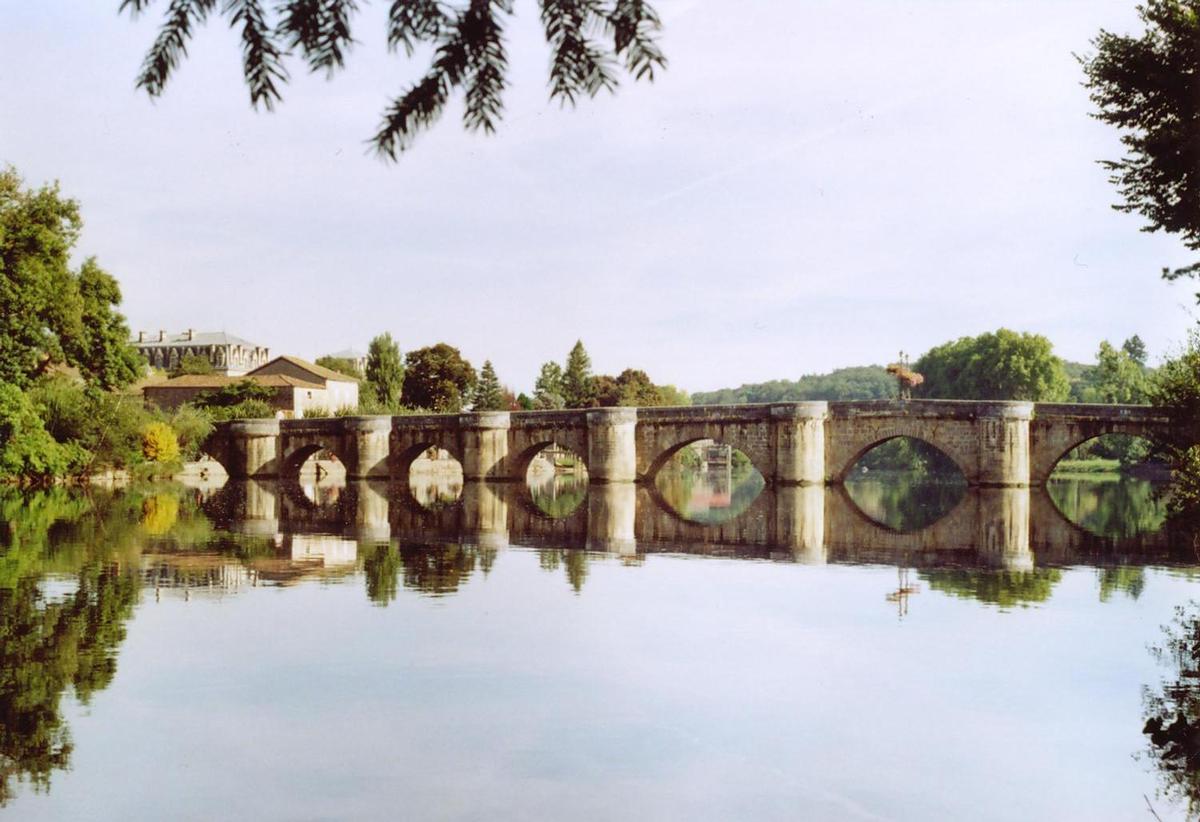 Vieux pont de Confolens 