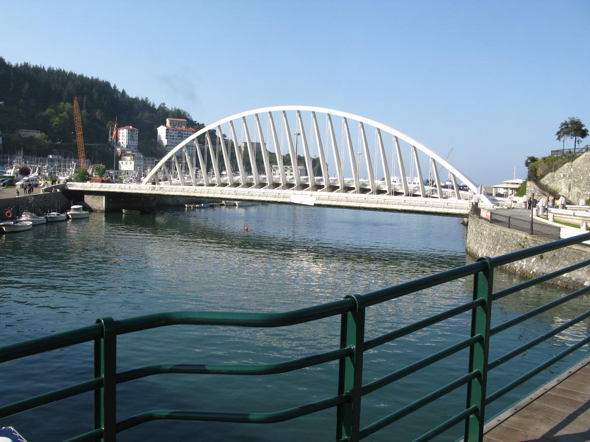 Ondarroa, Calatrava-Brücke im Hafen 
