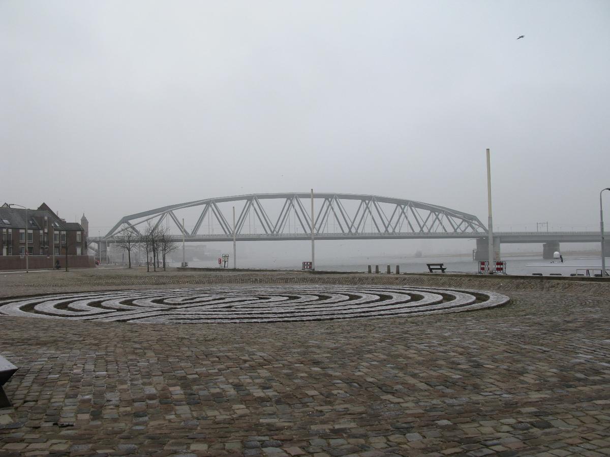 Spoorbrug, Eisenbahnbrücke in Nijmegen, NL 