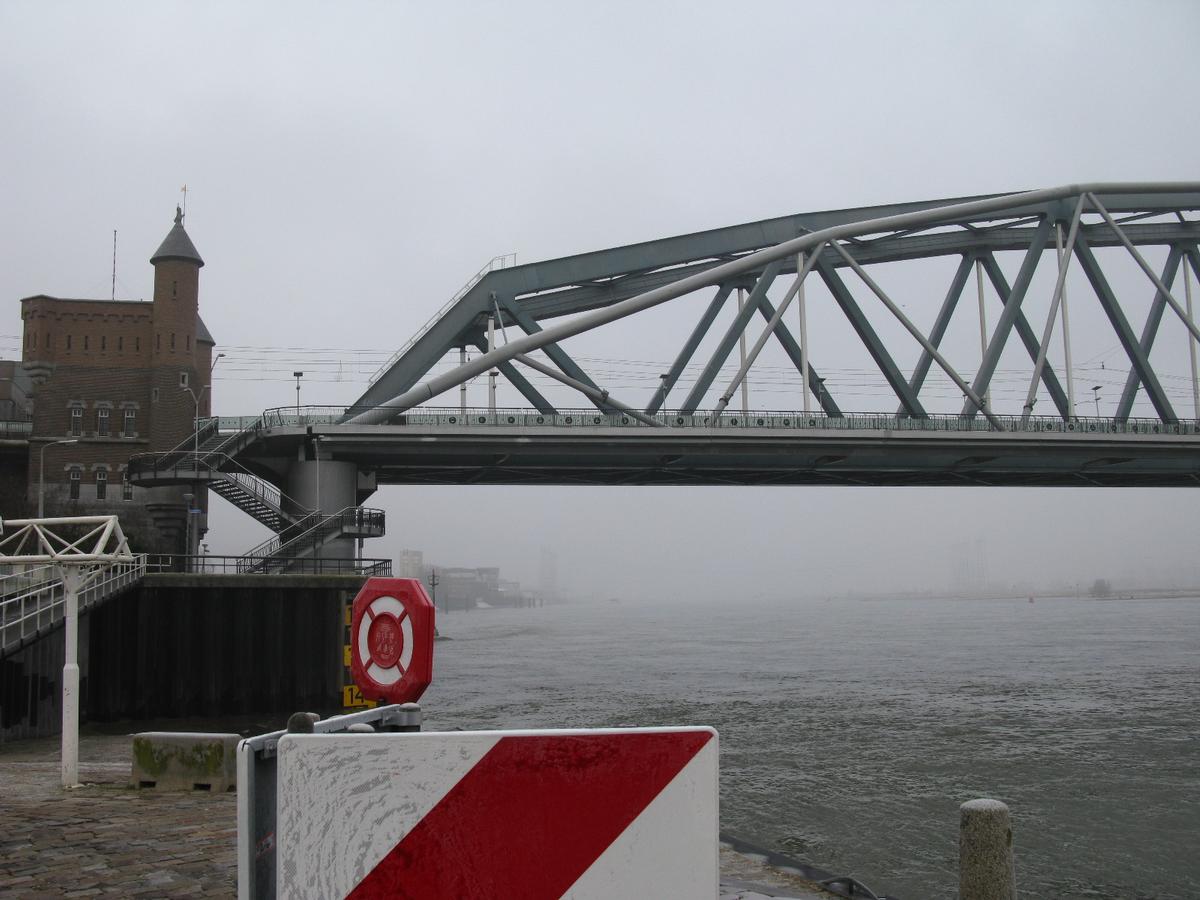 Spoorbrug, Eisenbahnbrücke in Nijmegen, NL 