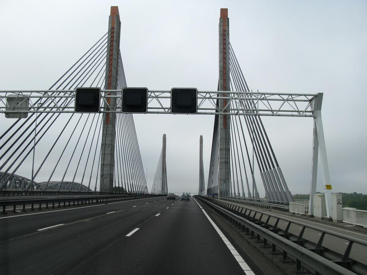 Martinus-Nijhoff-Brug bei Zaltbommel, NLWaal-Brücke im Zuge der A2 