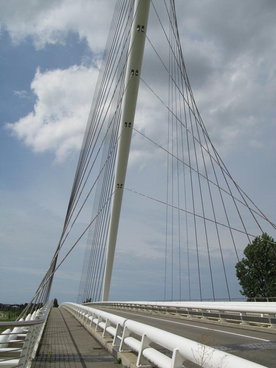 Nieuw Vennep, Harp BrugCalatrava-Brücke über den Hoofvaart Kanal 