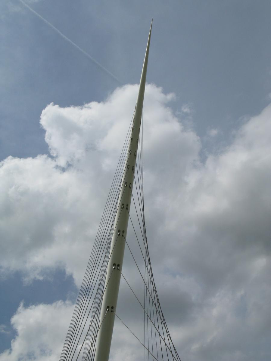 Nieuw Vennep, Harp BrugCalatrava-Brücke über den Hoofvaart Kanal 