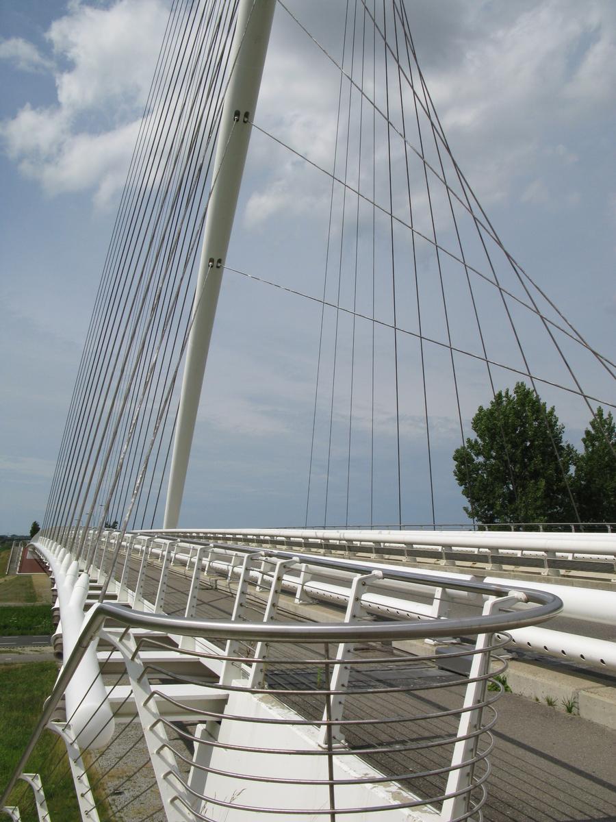 Nieuw Vennep, Harp BrugCalatrava-Brücke über den Hoofvaart Kanal 