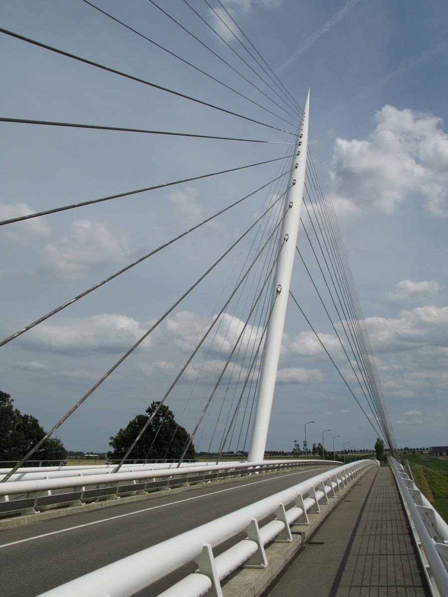 Nieuw Vennep, Harp BrugCalatrava-Brücke über den Hoofvaart Kanal 