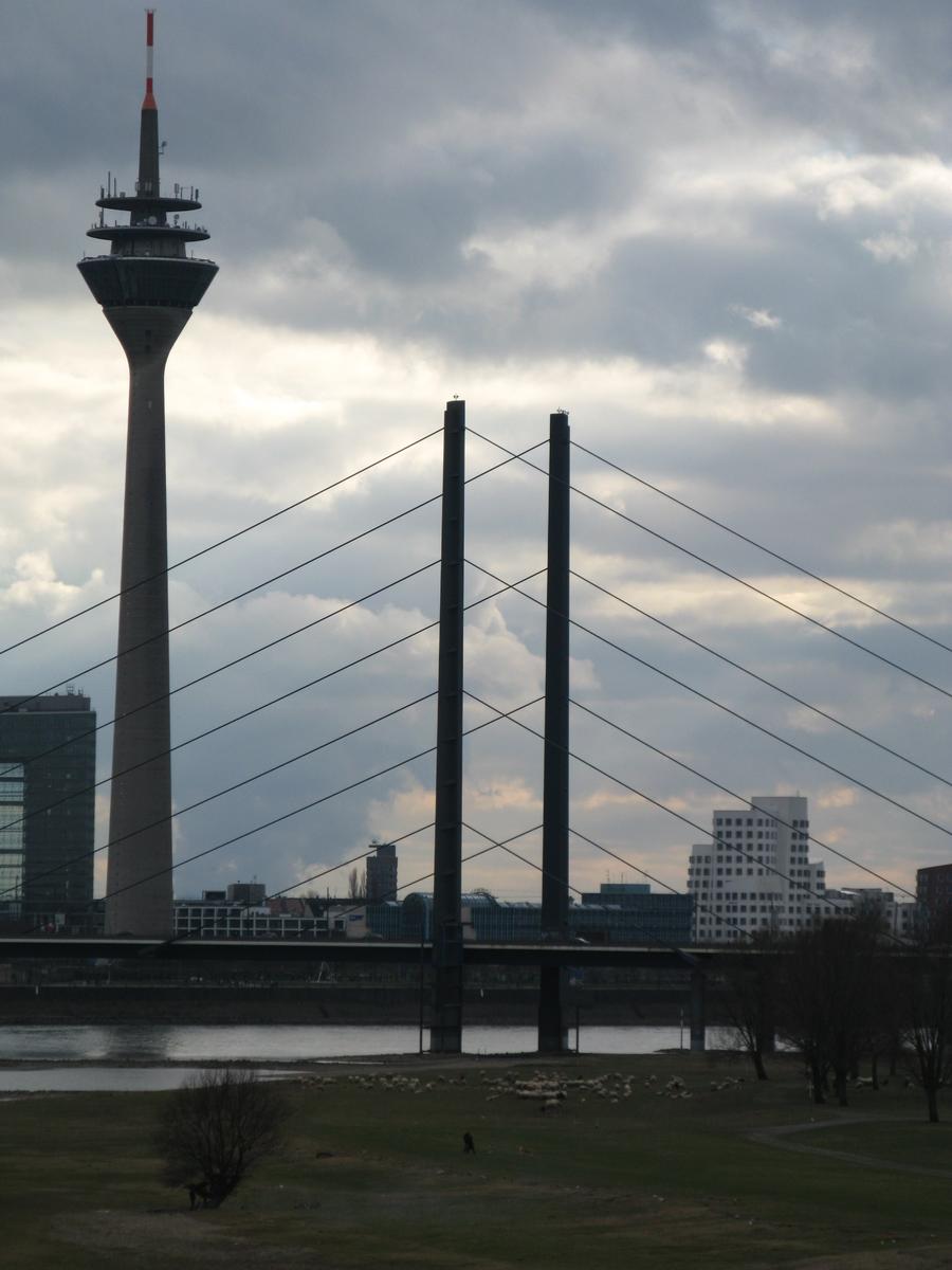 Düsseldorf, Kniebrücke 