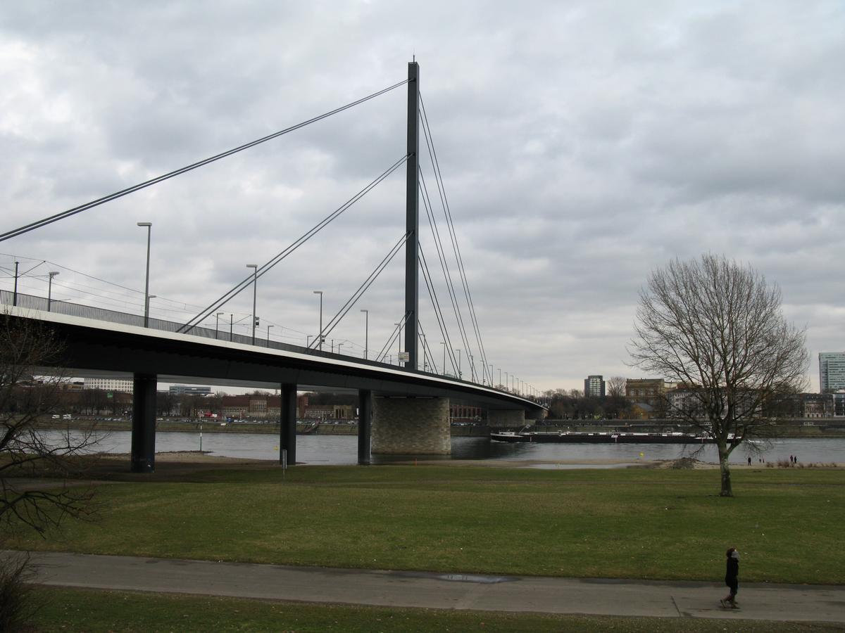 Düsseldorf, Oberkasseler Brücke 