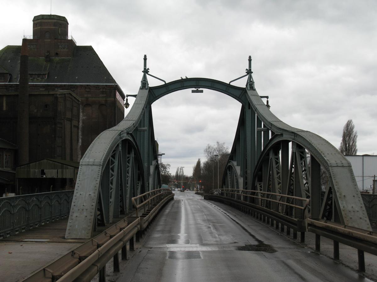 Krefeld-Linn, Hafendrehbrücke 