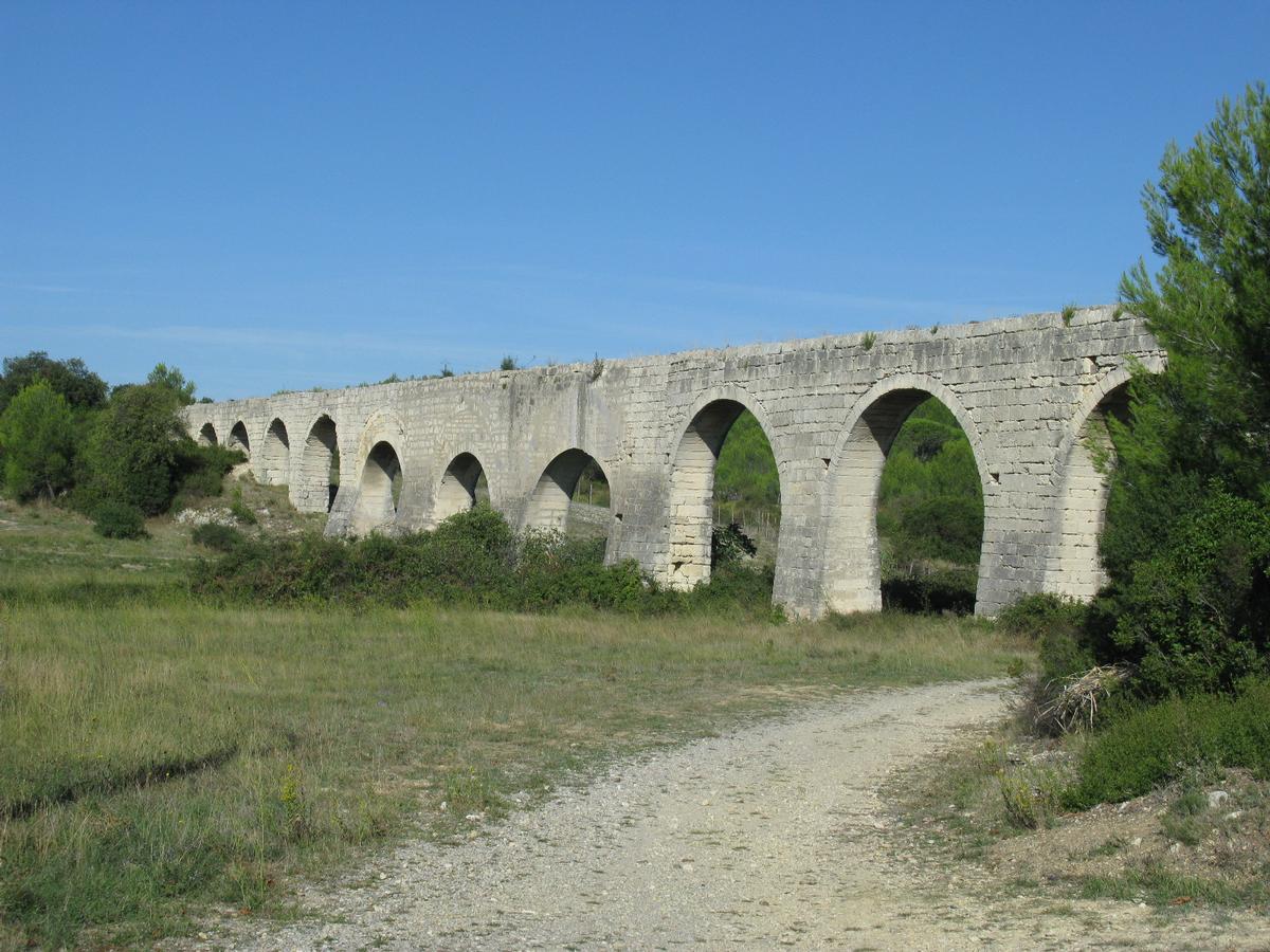Castries, Pont de Tourilles, außerhalb des Ortes liegender Teil des Aquäduktes 