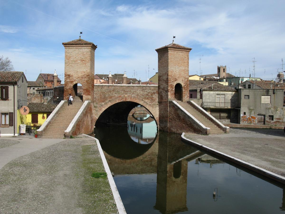 Comacchio, Trepponti: Ponte monumentale Pallotta, 17. Jh. 