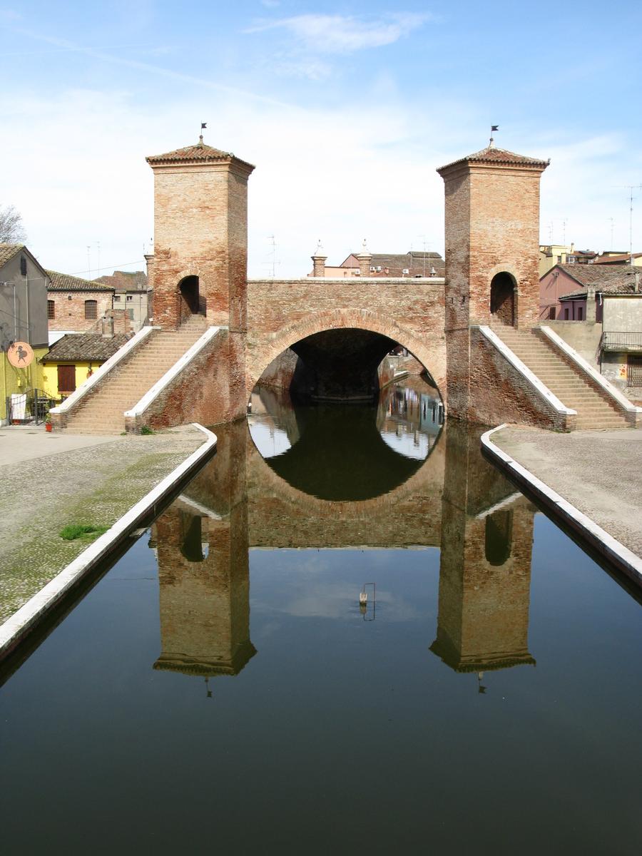Comacchio, Trepponti: Ponte monumentale Pallotta, 17. Jh. 