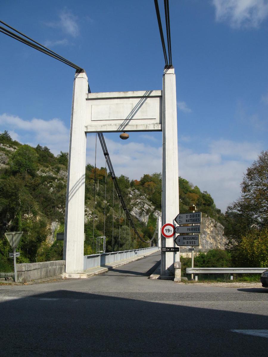 Pont suspendu sur le Rhône 
