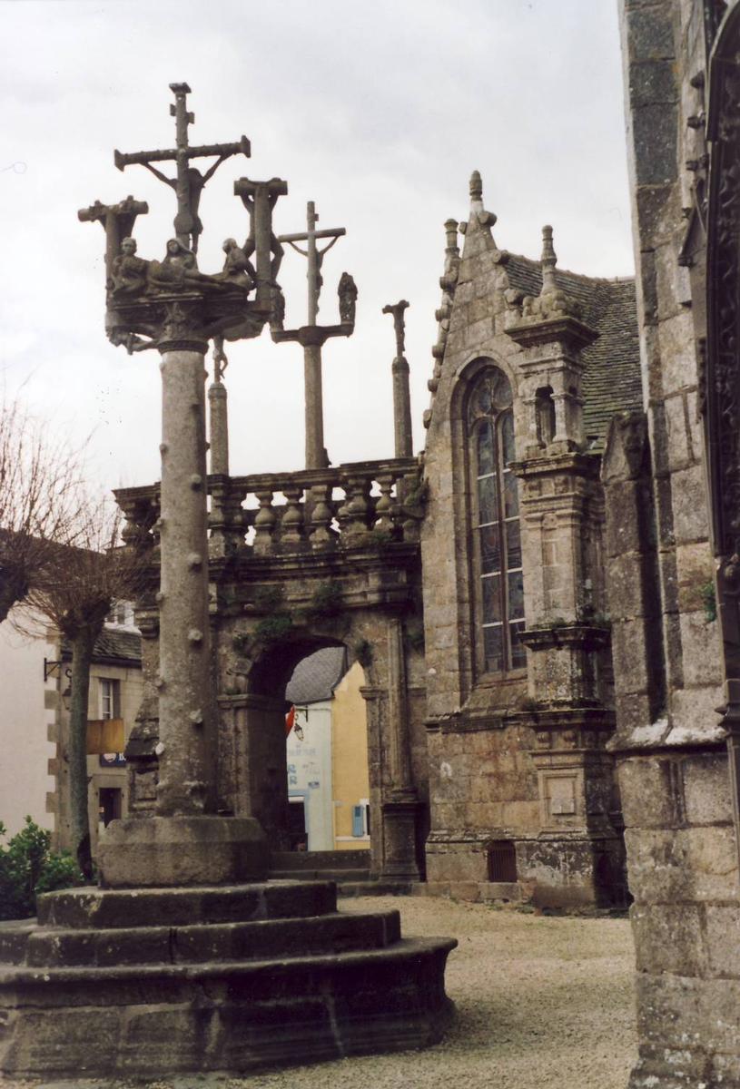 Lampaul-Guimiliau, FinistèrePfarrkirche Notre Dame 