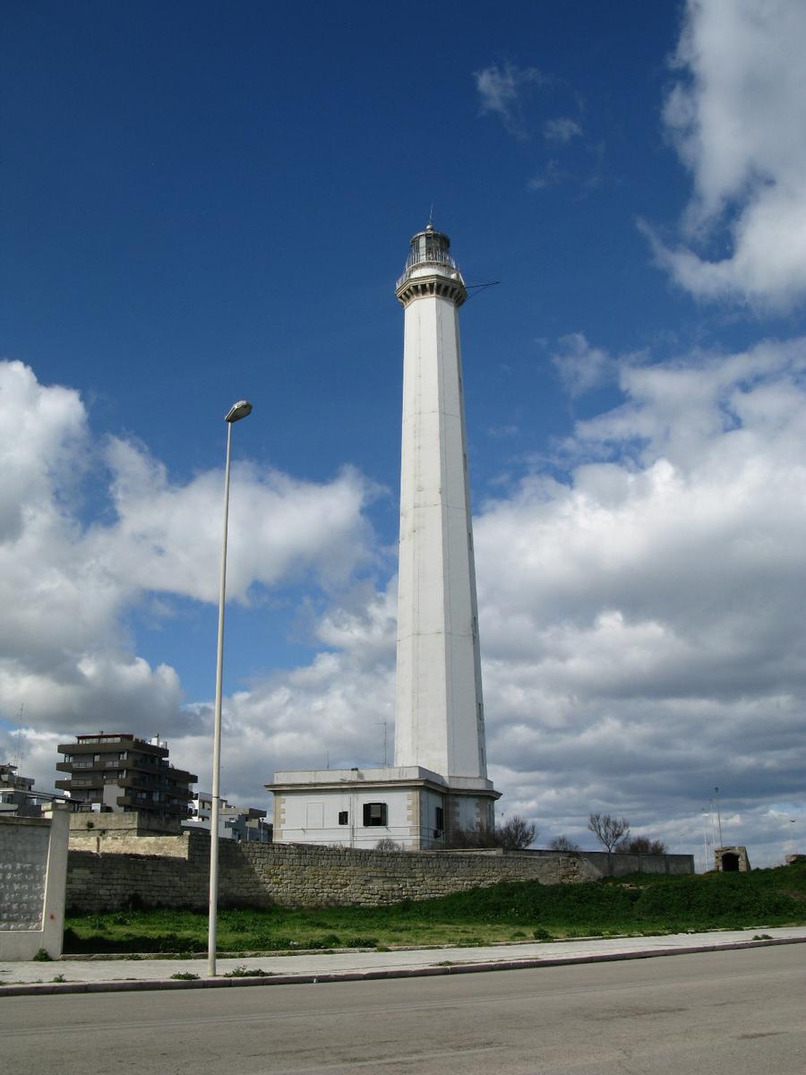 Bari, Leuchtturm am Punta San Cataldo 