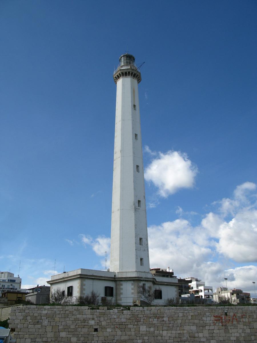 Bari, Leuchtturm am Punta San Cataldo 