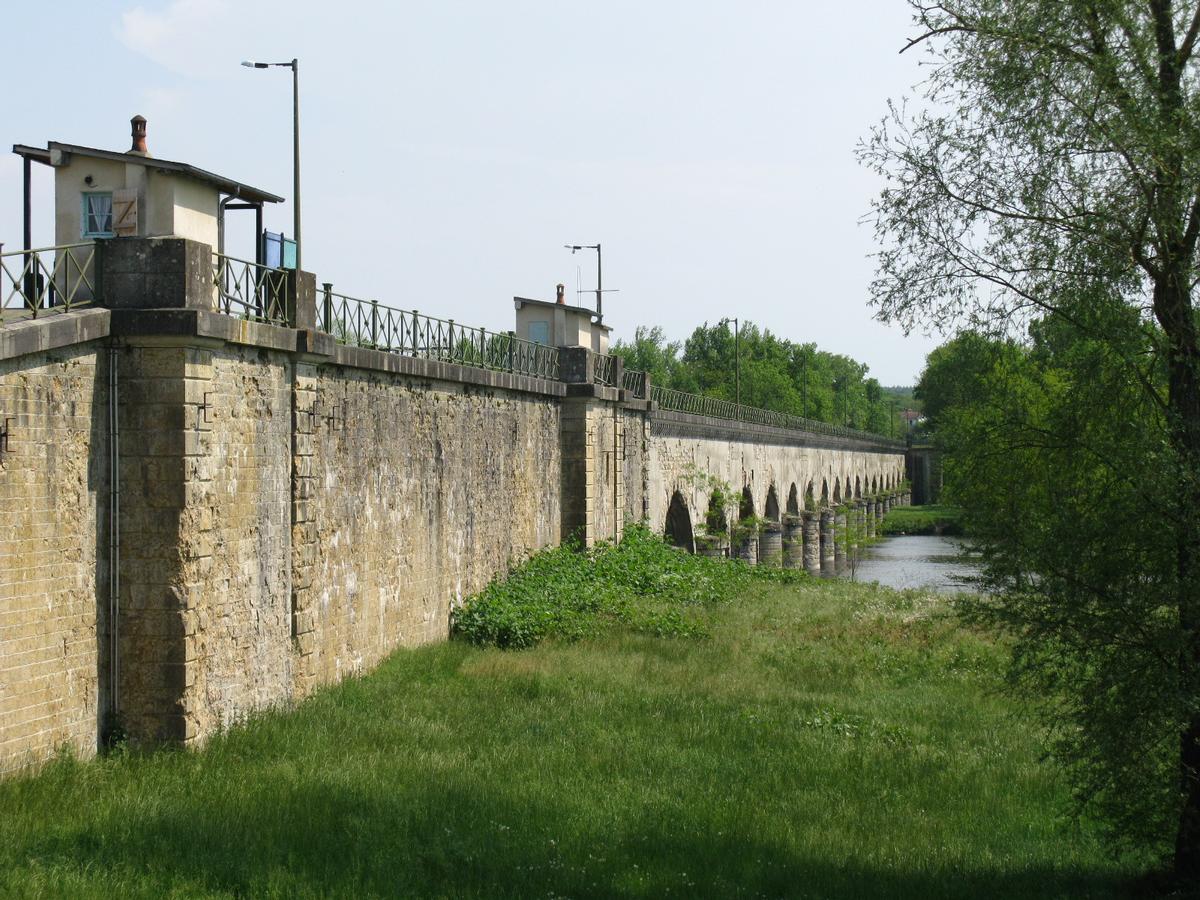 Le Guétin Canal Bridge 