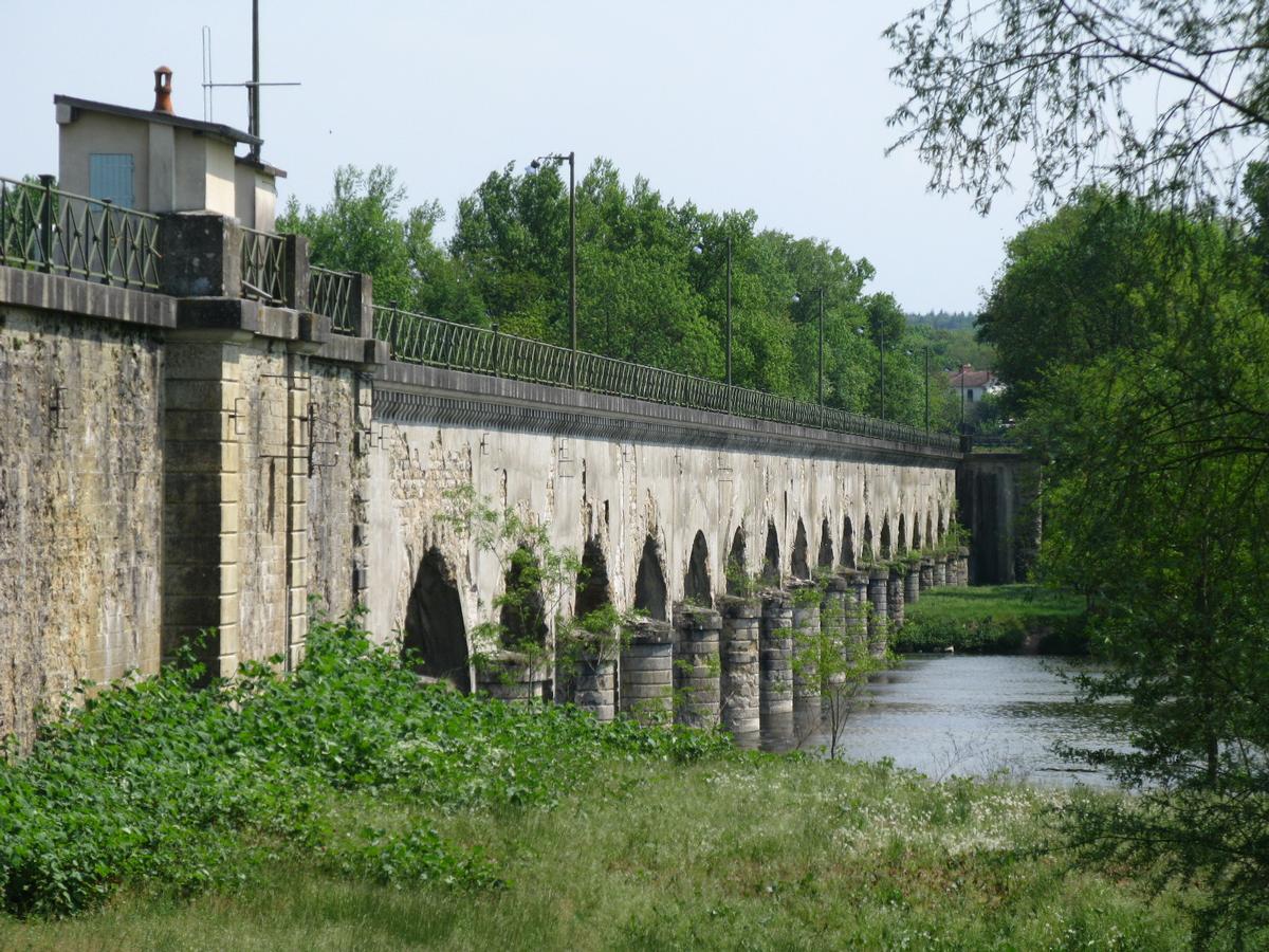 Bec d'Allier, Pont Canal 