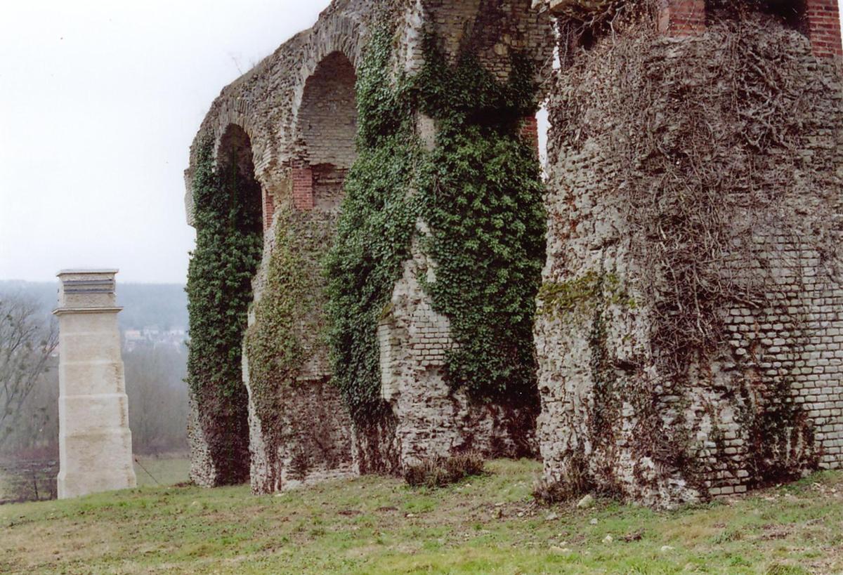 Ars-sur-Moselle, römisches Aquädukt 