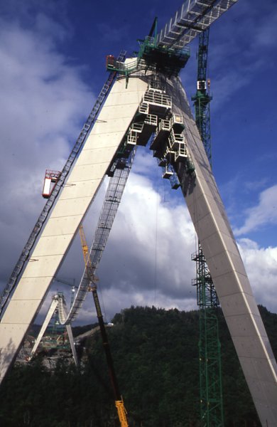 Viaduc de Chavanon - Pylône en Novembre 1998 