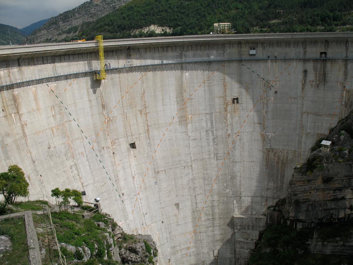 Cadran solaire du barrage de Castillon 