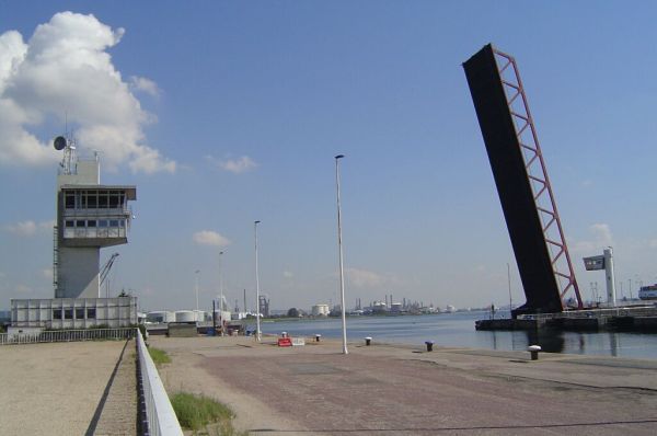 Bridge at the François I Lock, Le Havre 