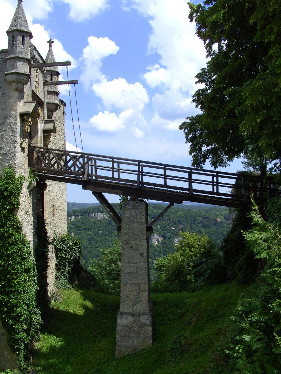 Schloss Lichtenstein über dem Echaztal 
