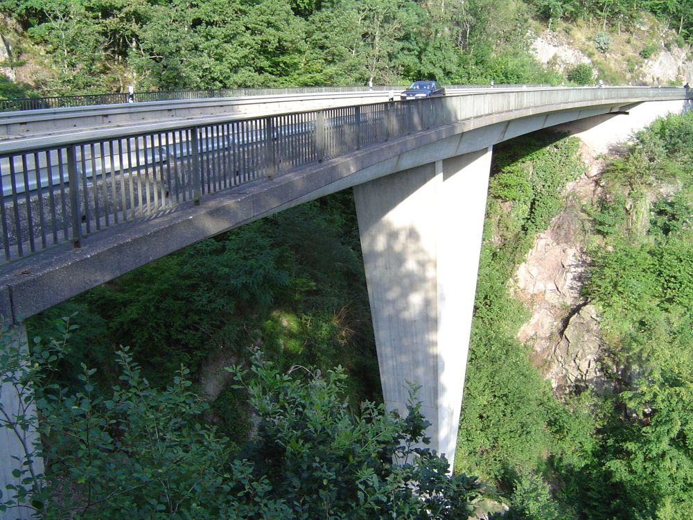 Pont-route sur la gorge de Tennet 