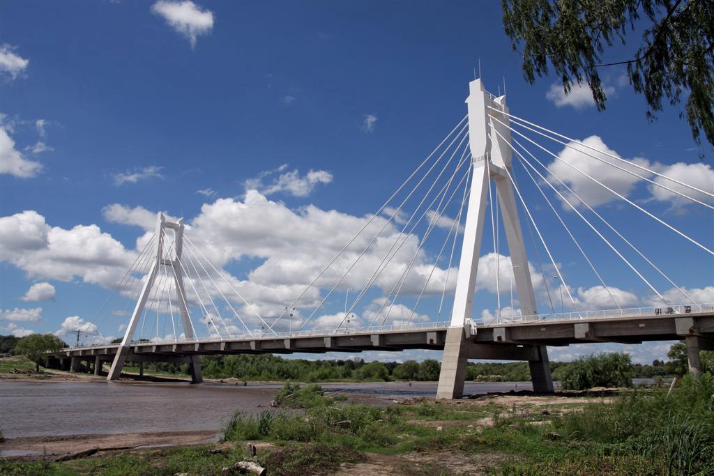 Puente Atirantado sobre el Río Cuarto 