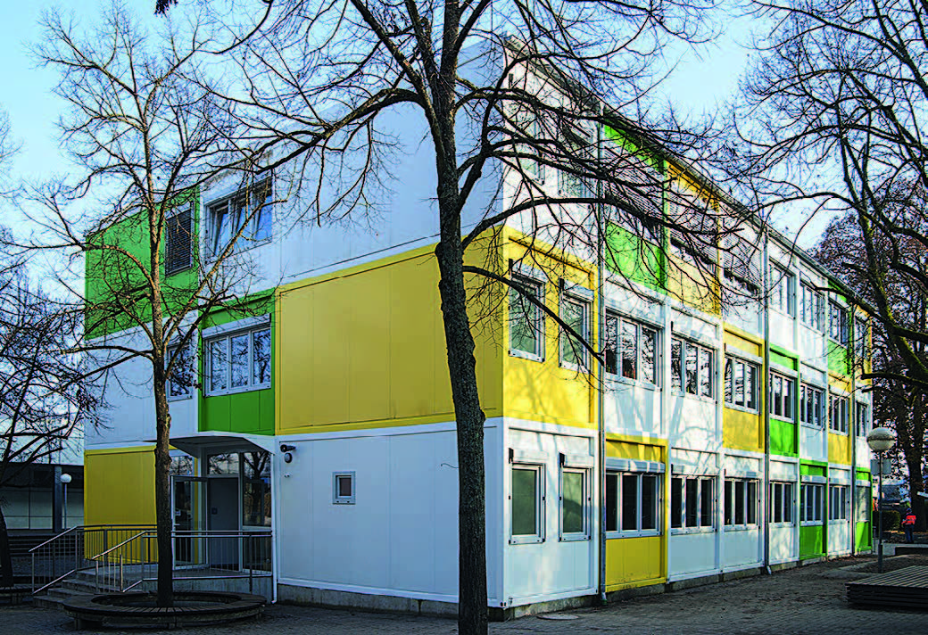 Dreigeschossige Schule in Modulbauweise im Karlsruher Stadtteil Grötzingen 