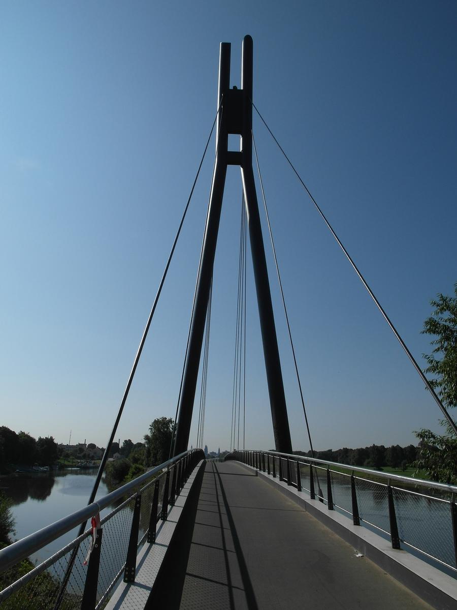Geh- und Radwegbrücke Pieschener Mole 