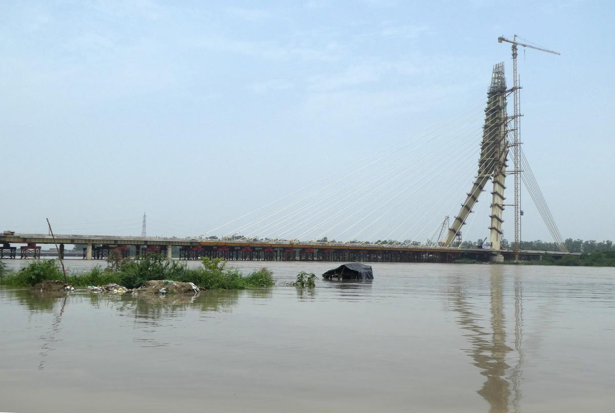Die Signature Bridge in Delhi im Sommer 2018 