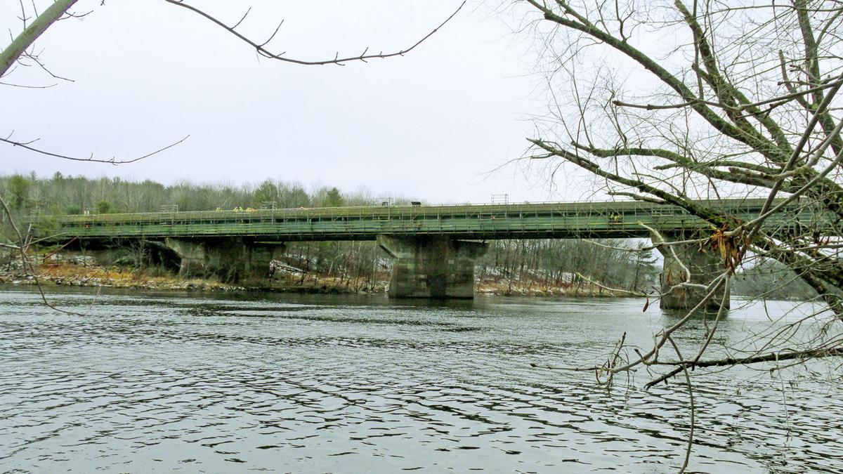Die Androscoggin River Bridge während der Instandsetzung 