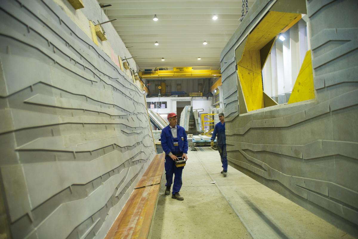 The precast concrete units were manufactured in the precasting factory operated by contractor Dobler from Kaufbeuren. The precast concrete units were manufactured in the precasting factory operated by contractor Dobler from Kaufbeuren.