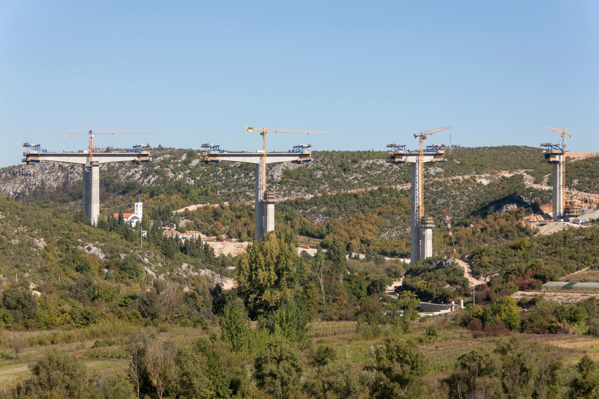 Die beiden Brücken Studenčica und Trebižat sind Teil der neuen Nord-Süd-Verbindung auf der Strecke durch Bosnien. Die beiden Brücken Studenčica und Trebižat sind Teil der neuen Nord-Süd-Verbindung auf der Strecke durch Bosnien.