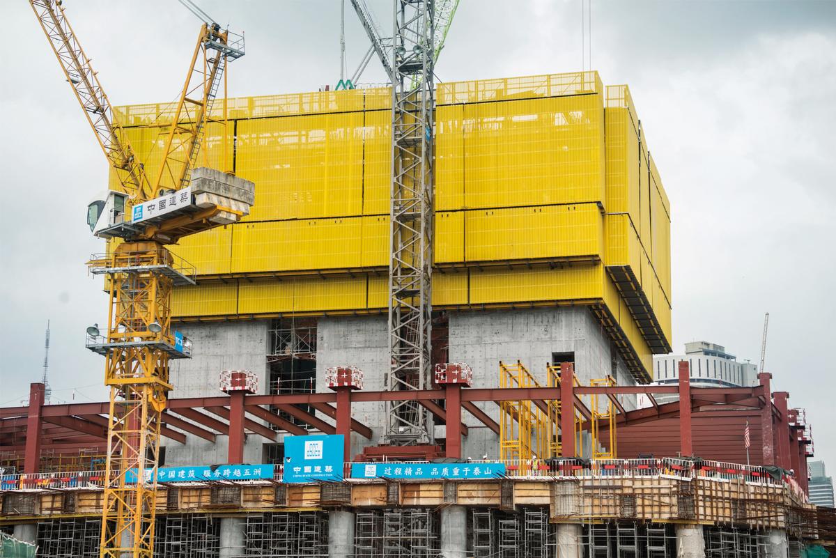 Media File No. 276263 Forward-thinking formwork planning – right from the start the cranes were taken into account in the formwork concept. So now they integrate seamlessly