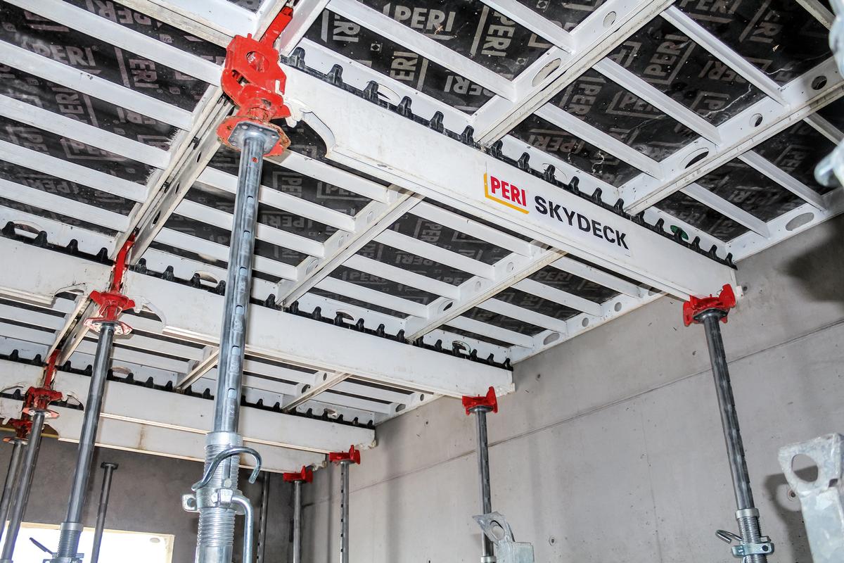 Early striking with the drophead system reduced on-site material requirements of the slab formwork. Early striking with the drophead system reduced on-site material requirements of the slab formwork.