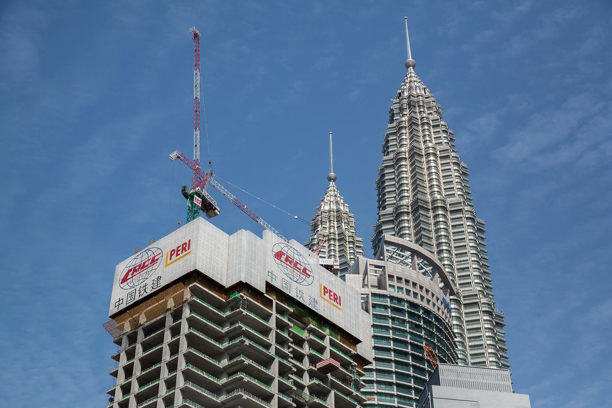 When finished, the 77-storey high-rise building will have a total height of 324.50 m. 