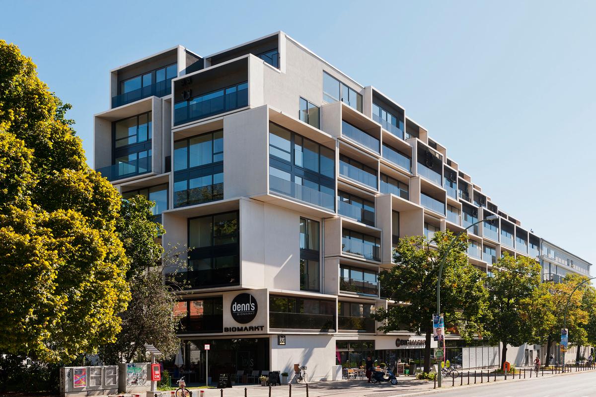 Mediendatei Nr. 269344 Das Paragon mit dreidimensional wirkender Fassade aus Balkonen unterschiedlicher Tiefen bietet mit seinen 217 Mietwohnungen eine moderne Wohnvielfalt in der Danziger Straße.